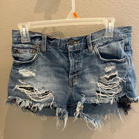 Free People We The Free Cutoff Floral Lace Ripped Denim Shorts - Picture 1 of 5